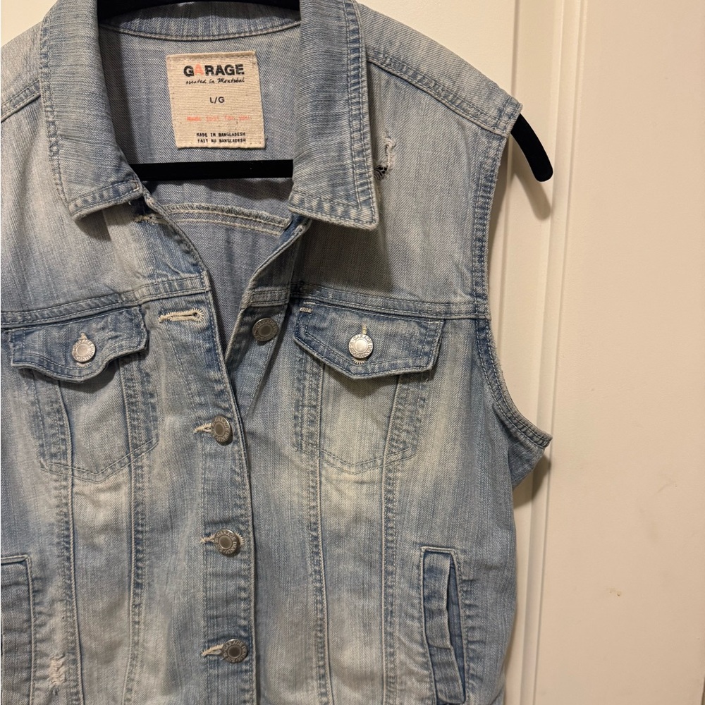GARAGE Light Wash Distressed Denim Vest Size L - Picture 4 of 7